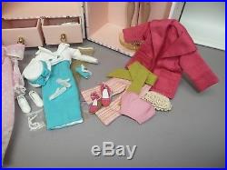 10 Tonner Tiny Kitty Trunk withBasic Tiny Kitty withAuburn Hair, Stand & 3 Outfits