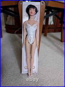 16 Doll Robert Tonner Tyler Wentworth White Lingerie