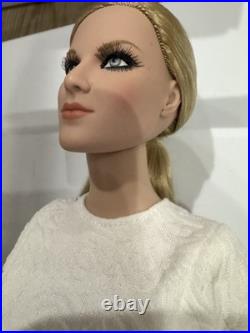 17 Tonner Blonde DeDe Denton Doll Dressed In White Hot OutfitLE 300mint
