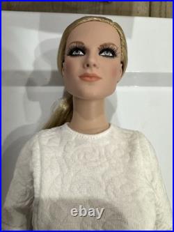 17 Tonner Blonde DeDe Denton Doll Dressed In White Hot OutfitLE 300mint