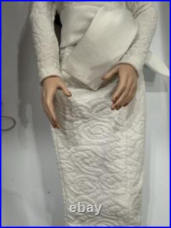 17 Tonner Blonde DeDe Denton Doll Dressed In White Hot OutfitLE 300mint