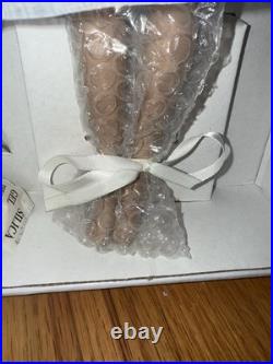 2004 Robert Tonner Theatre de la Model Purely Platinum 16 Doll 2004 Robert Tonner Theatre de la Model Purely Platinum 16 Doll