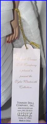 2004 Robert Tonner Theatre de la Model Purely Platinum 16 Doll 2004 Robert Tonner Theatre de la Model Purely Platinum 16 Doll