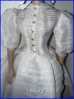 2004 Robert Tonner Theatre de la Model Purely Platinum 16 Doll 2004 Robert Tonner Theatre de la Model Purely Platinum 16 Doll