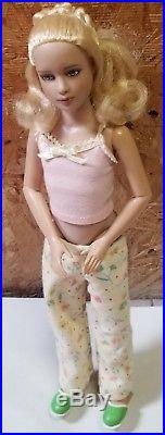 2004 Tonner Girl Doll Blonde Hair Blue Eyes 12 with Outfit