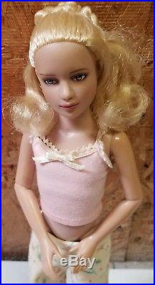 2004 Tonner Girl Doll Blonde Hair Blue Eyes 12 with Outfit