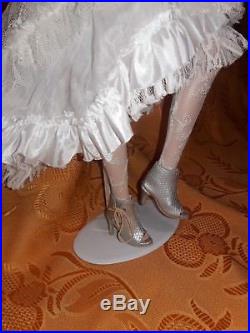Beautiful Tonner ELLOWYNE WILDE 16 Fashion Doll & Great Outfit! 2006