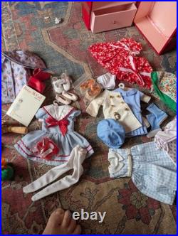 Betsey Mccall Wardrobe And 8 Outfits