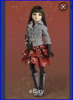 CHECKMATEELLOWYNE WILDE16 Fashion Doll OUTFIT NRFB