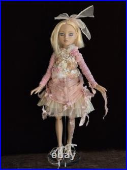 Collectible Tonner Ellowyne Wilde Tatters Fashion Doll
