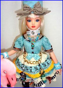 Ellowyne Wilde Alice in Wonderland FLAMINGO Tonner 16 Doll Dollheart Outfit Box