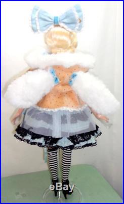 Ellowyne Wilde Alice in Wonderland Tonner 16 Doll in BJD Outfit +BONUS TEA SET
