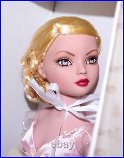 Essential Ellowyne Blonde Tonner Wilde Imagination 16 in Dressed Doll Orig Box 0