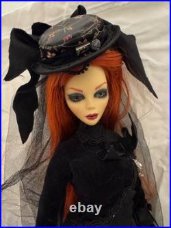 Forever Ghastly Resin used DOLL + OUTFIT Tonner Evangeline Ghastly LE 350