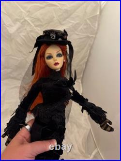 Forever Ghastly Resin used DOLL + OUTFIT Tonner Evangeline Ghastly LE 350
