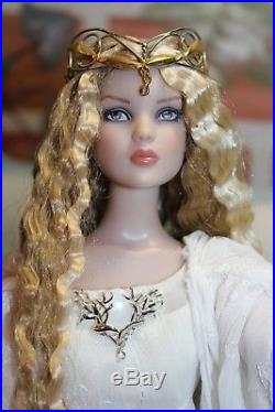 Gorgeous Tonner Blonde, Crimped Hair Cami in Rare LOTR, Lady Galadriel Outfit