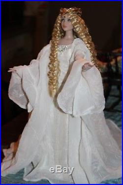 Gorgeous Tonner Blonde, Crimped Hair Cami in Rare LOTR, Lady Galadriel Outfit