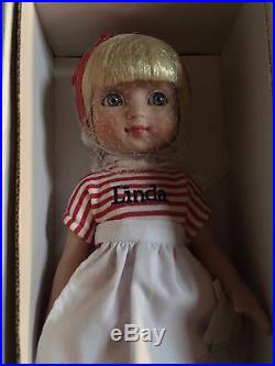 Linda McCall 10 Doll by Tonner In Original Box with 4 Extra Outfits