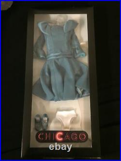 Lovely Lot of 7 Collectibles Robert Tonner Chicago Dolls & Fashion Outfits