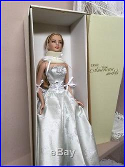 MIB-Tonner 22 American Model 2006 BASIC Blonde Dressed Doll In outfit