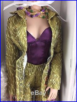 MIB Tonner SO SLEEK SYDNEY CHASE Doll with EAST MEETS WEST Outfit MINT