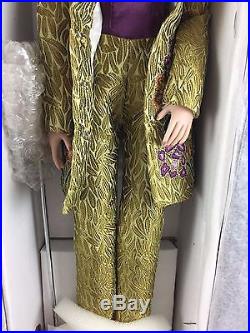MIB Tonner SO SLEEK SYDNEY CHASE Doll with EAST MEETS WEST Outfit MINT