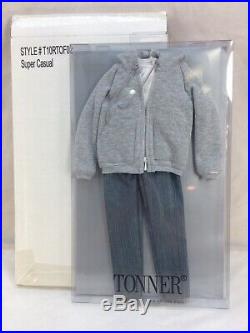 Matt Tonner Outfit Super Casual Sweatshirt Tshirt Jeans 17.5 Athletic Body Doll