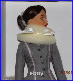 NIB- MARY POPPINS 17 Tonner Doll in her Gray Arrival Ensemble-LQQK