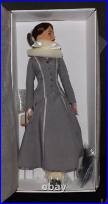 NIB- MARY POPPINS 17 Tonner Doll in her Gray Arrival Ensemble-LQQK