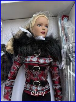 NRFB Tonner Ski Retreat Tyler Wentworth T5-TWDD-07 16 Doll LE 1500 + Shipper