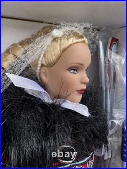 NRFB Tonner Ski Retreat Tyler Wentworth T5-TWDD-07 16 Doll LE 1500 + Shipper