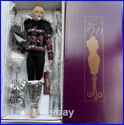NRFB Tonner Ski Retreat Tyler Wentworth T5-TWDD-07 16 Doll LE 1500 + Shipper