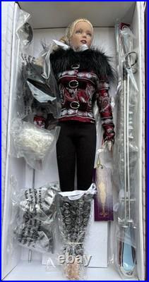 NRFB Tonner Ski Retreat Tyler Wentworth T5-TWDD-07 16 Doll LE 1500 + Shipper