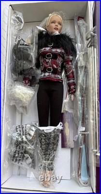 NRFB Tonner Ski Retreat Tyler Wentworth T5-TWDD-07 16 Doll LE 1500 + Shipper