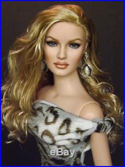 OOAK Shauna Repaint Nadine by Halo Repaints BIN Includes Outfit