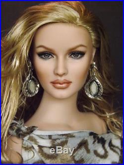 OOAK Shauna Repaint Nadine by Halo Repaints BIN Includes Outfit