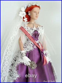 Outfit/Dress for Tonner doll 16 Antoinette. Silver Stars