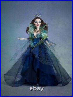 Queen of the Dark Seas Parnilla COMPLETE DOLL + OUTFIT Tonner Evangeline Ghastly