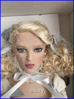 RARE 2009 Tonner Re-imagination 17 Goldilocks This Dish Is Too Hot PLEASE READ