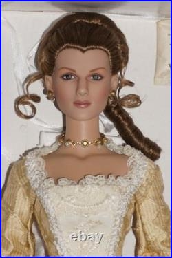 RARE Tonner Disney Pirates of the Caribbean 17 Elizabeth Swann in box as new