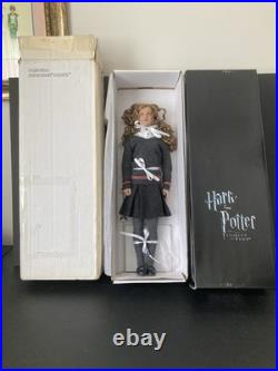 REVISED 2006 Tonner Harry Potter 17 Hermione Granger at Hogwarts T6-HPDD-02