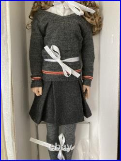 REVISED 2006 Tonner Harry Potter 17 Hermione Granger at Hogwarts T6-HPDD-02