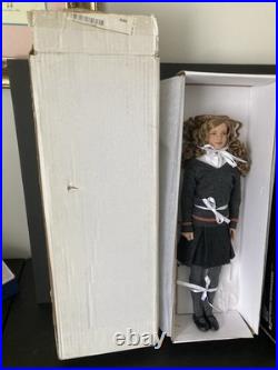 REVISED 2006 Tonner Harry Potter 17 Hermione Granger at Hogwarts T6-HPDD-02