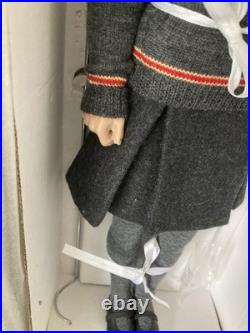 REVISED 2006 Tonner Harry Potter 17 Hermione Granger at Hogwarts T6-HPDD-02