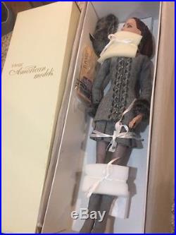 ROBERT TONNER 22 AMERICAN MODEL LADY LUXE DOLL with OUTFIT in BOX. Very Limited