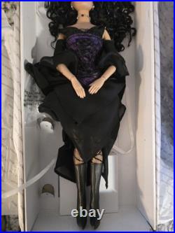 Robert TONNER DOLL TYLER WENTWORTH SPELLBINDING SYDNEY Doll 16 & Outfit Robert TONNER DOLL TYLER WENTWORTH SPELLBINDING SYDNEY Doll 16 & Outfit