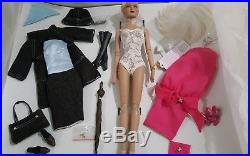 Robert Toner UFDC 2005 Regina Wentworth Fashion Doll. NRFB with outfits