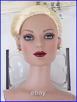 Robert Tonner 16 Regina Wentworth UFDC Convention Fashion Doll withOutfits 2005