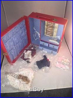 Robert Tonner 50th Anniversary BETSY McCALL 8 Doll Trunk with 4 Outfits & Hangers