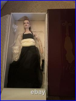 Robert Tonner Dark Embrace Sydney Chase Doll With Dress